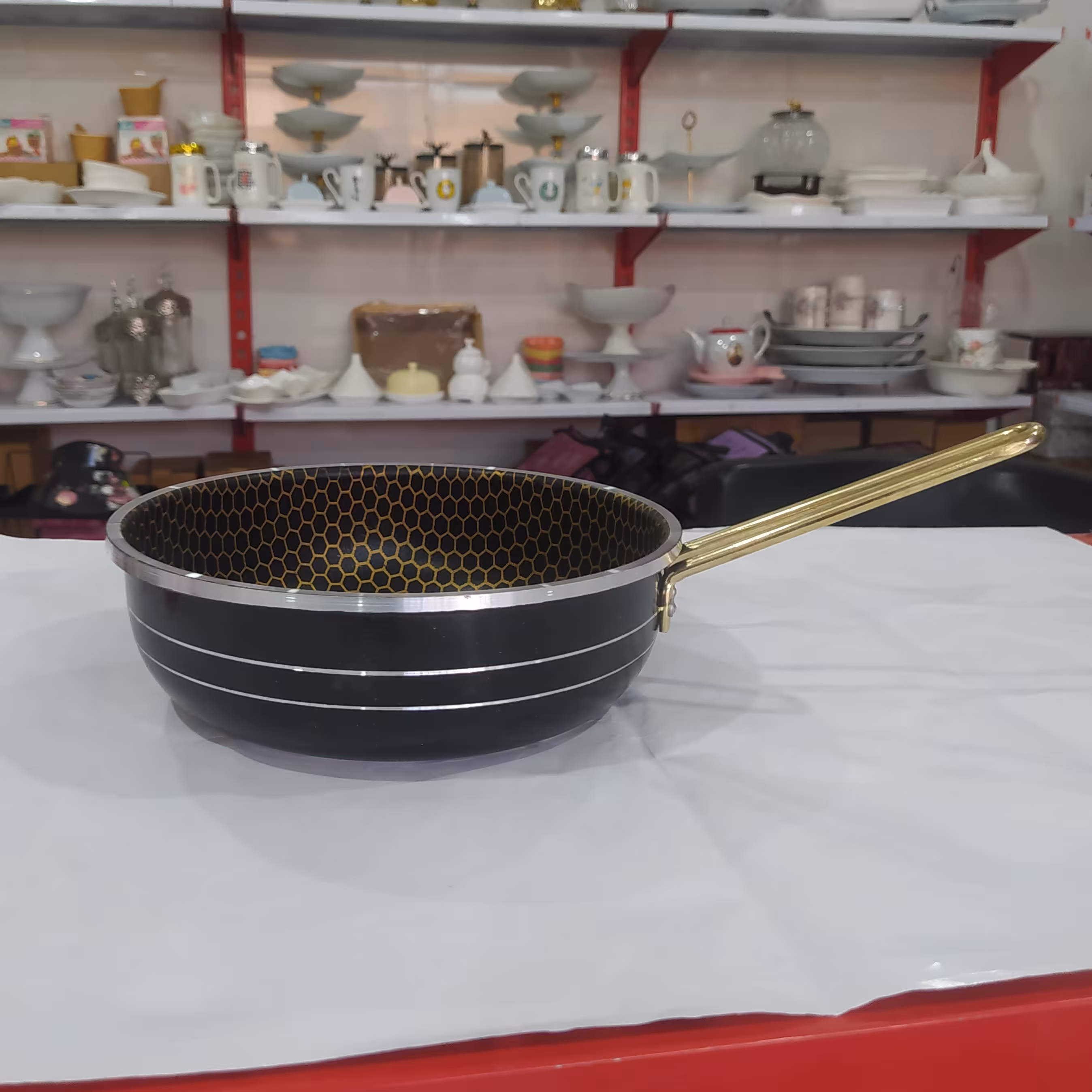 یک عدد ماهی تابه سایز  24 