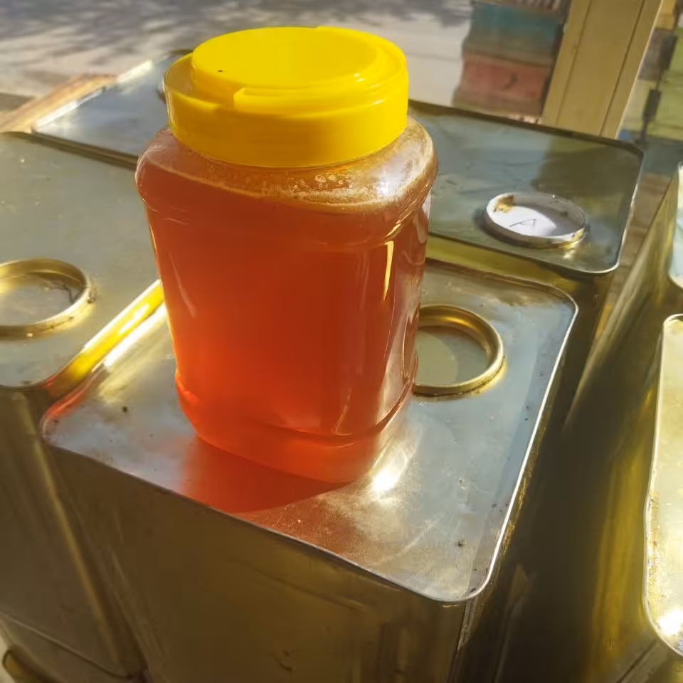 عسل کاملا طبیعی و درجه 1 به شرط آزمایش ساکارز زیر یک درصد