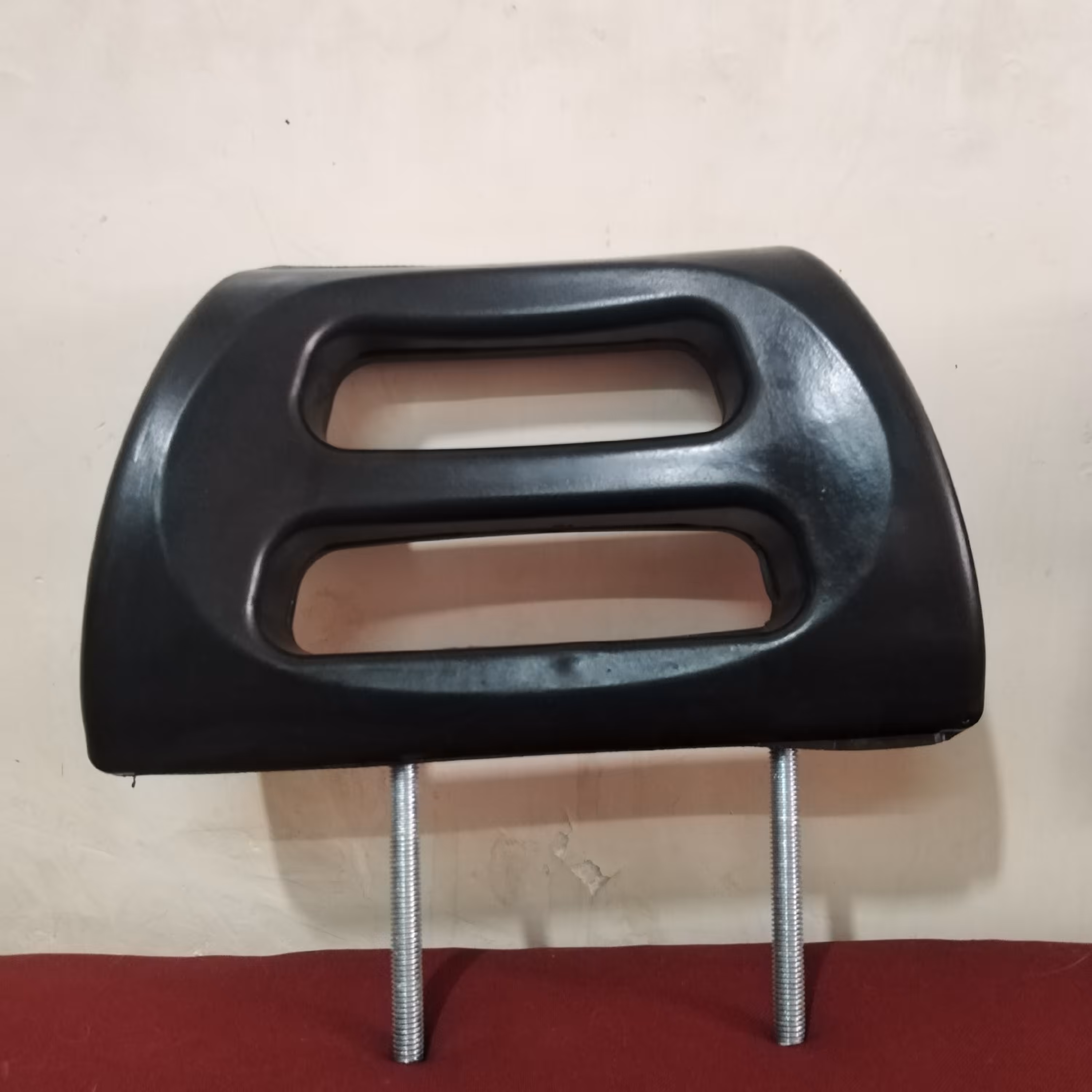 پشت سر صندلی اسپرت پایه متحرک طرح رنویی