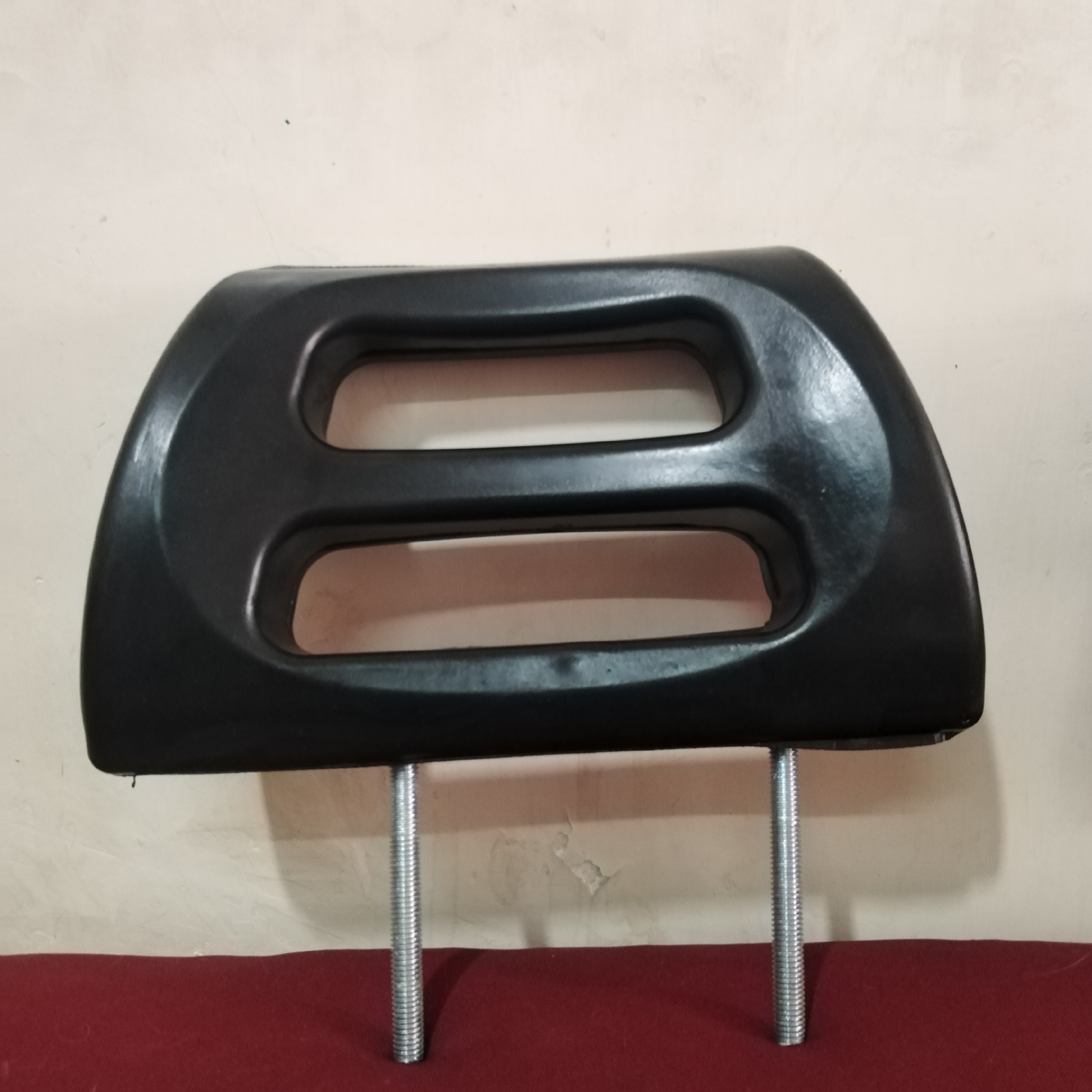 پشت سر صندلی اسپرت پایه متحرک طرح رنویی