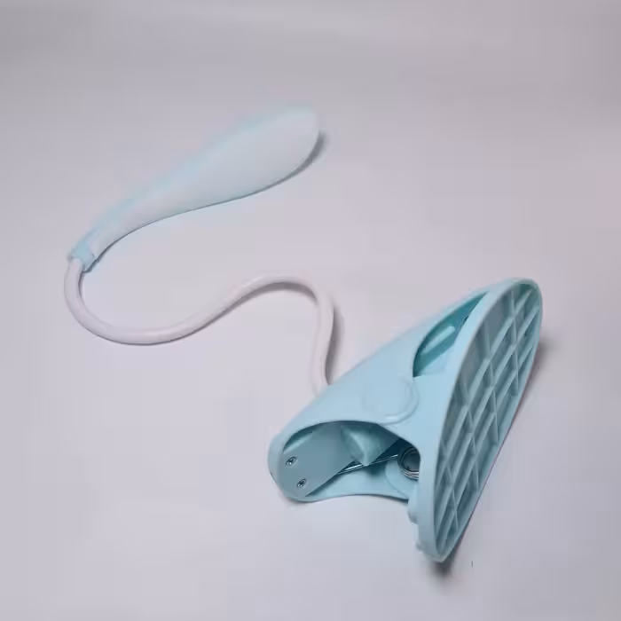 چراغ مطالعه ال ای دی  گیره دار رنگ آبی مدل MINI 666