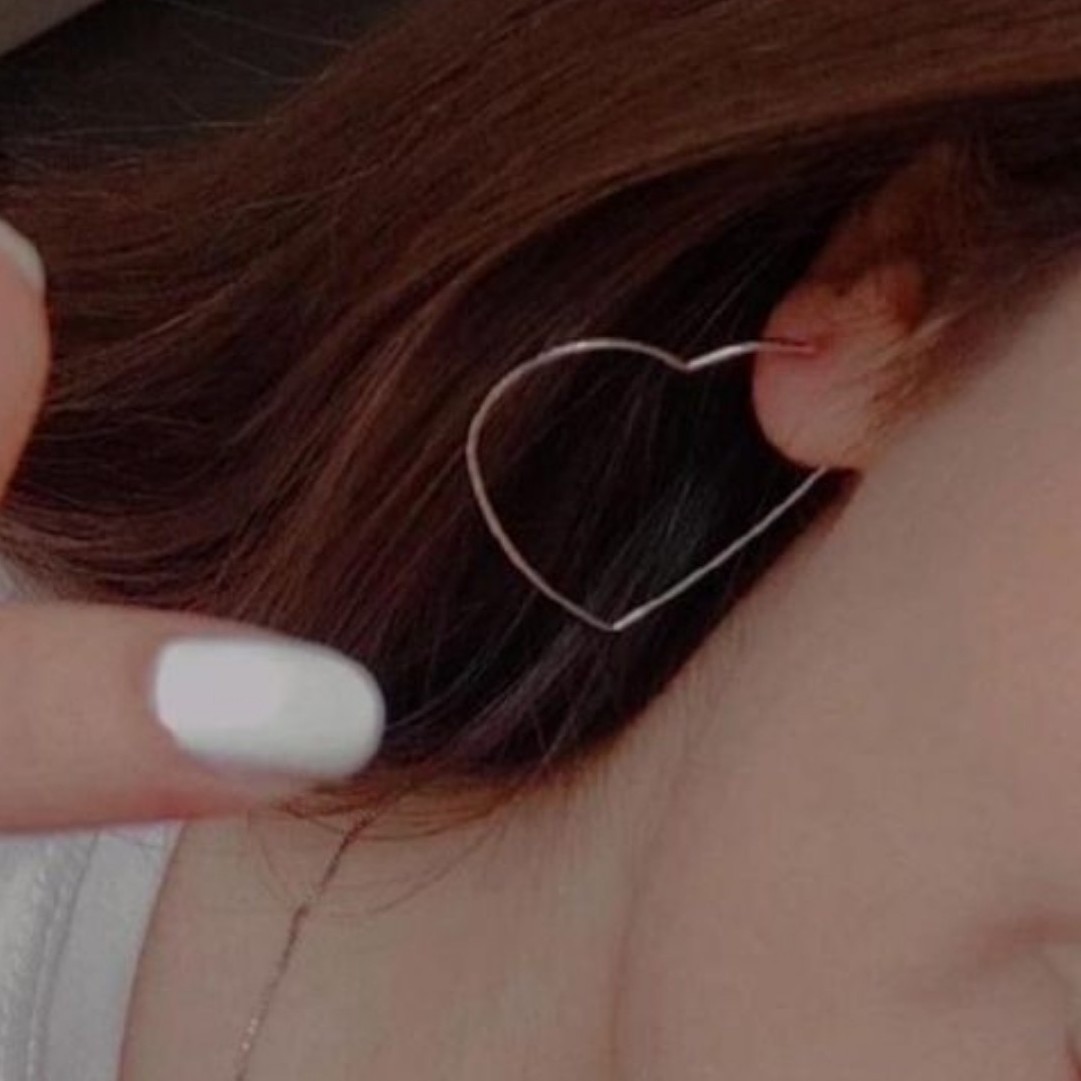 گوشواره قلب گوشواره نقره ای رنگ جنس استیل ضد حساسیت گوشواره شیک گوشواره مینیمال گوشواره ظریف گوشواره ضد حساسیت گوشواره 