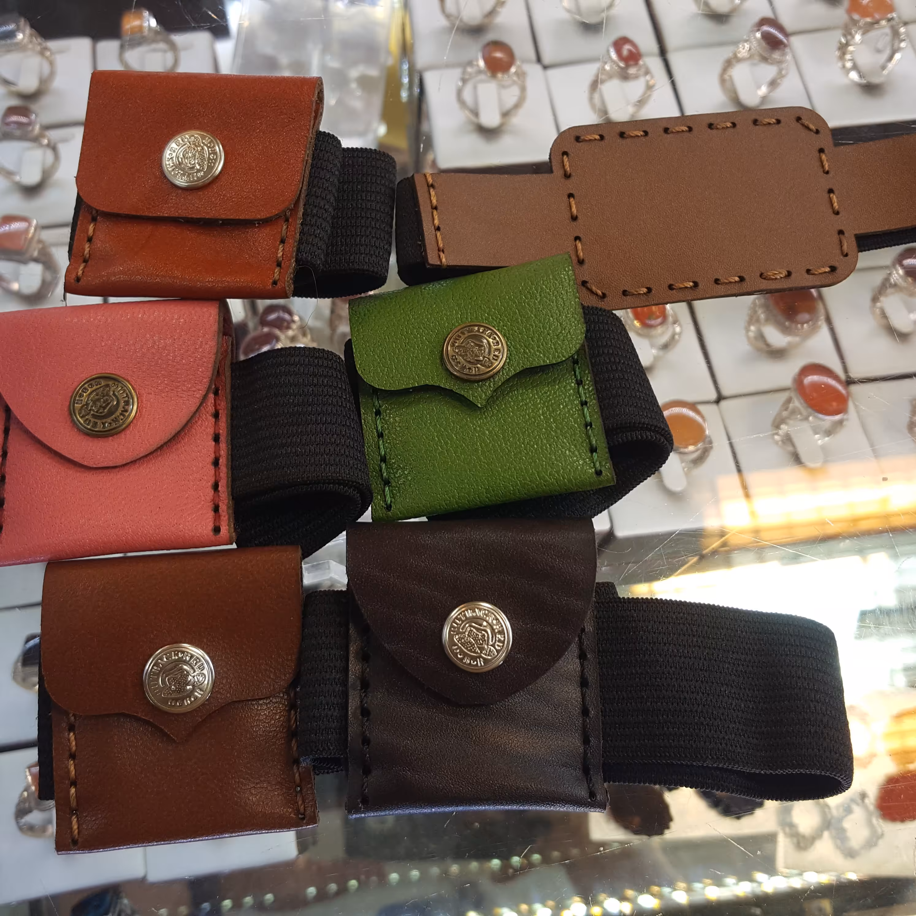 بازوبند   چرم  اصلی چرم فاخر  کار اسپرت مردانه و زنانه بچگانه 