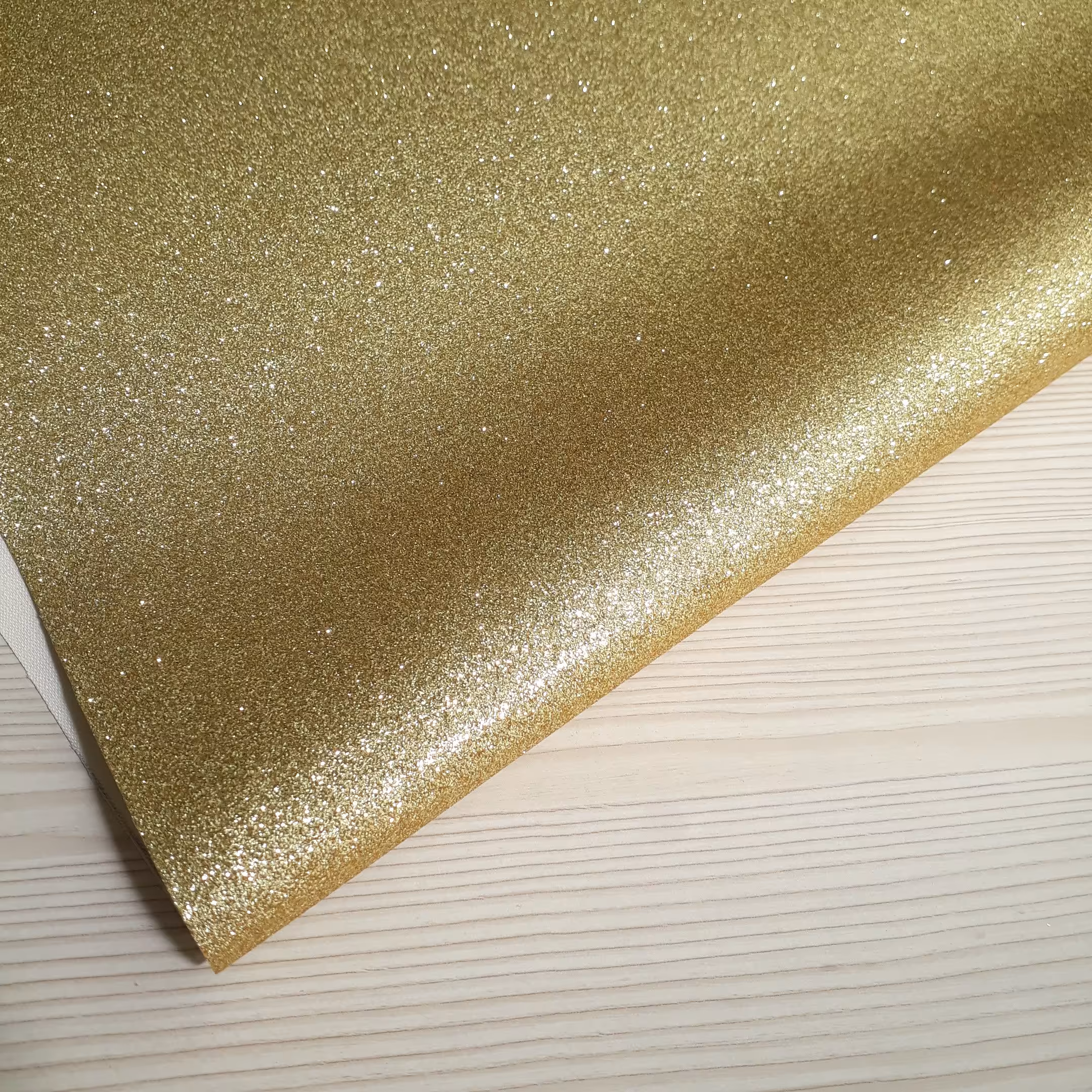 چرم اکلیلی ریزطلایی (20در30سانت)