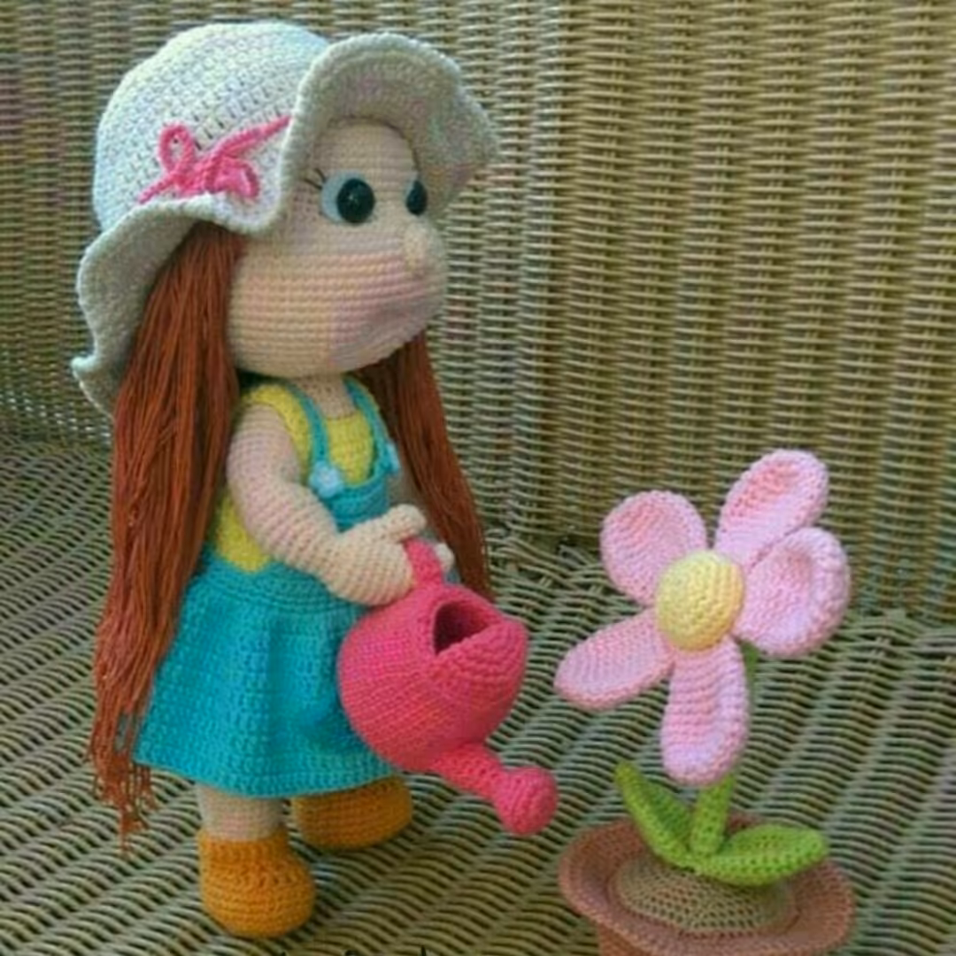 عروسک بافتنی مایا دختر باغبان