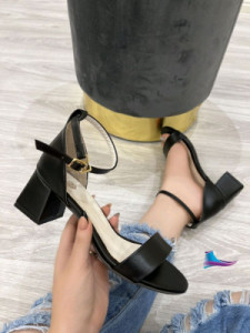 صندل پاشنه دار