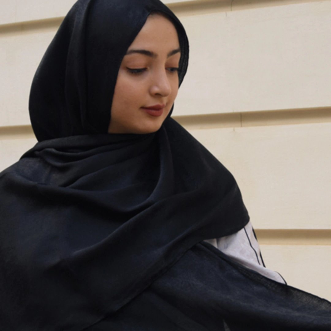 شال مشکی مجلسی کریشه شاین دار طرح پتینه