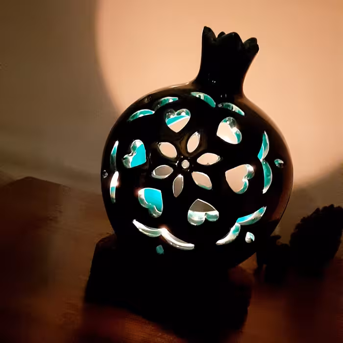 جاشمعی انار دکوری جاشمعی سرامیکی  استند انار پاییزی مجسمه انار مشبک انار مصنوعی دکور عکاسی دکور پاییزی دکور کریسمس