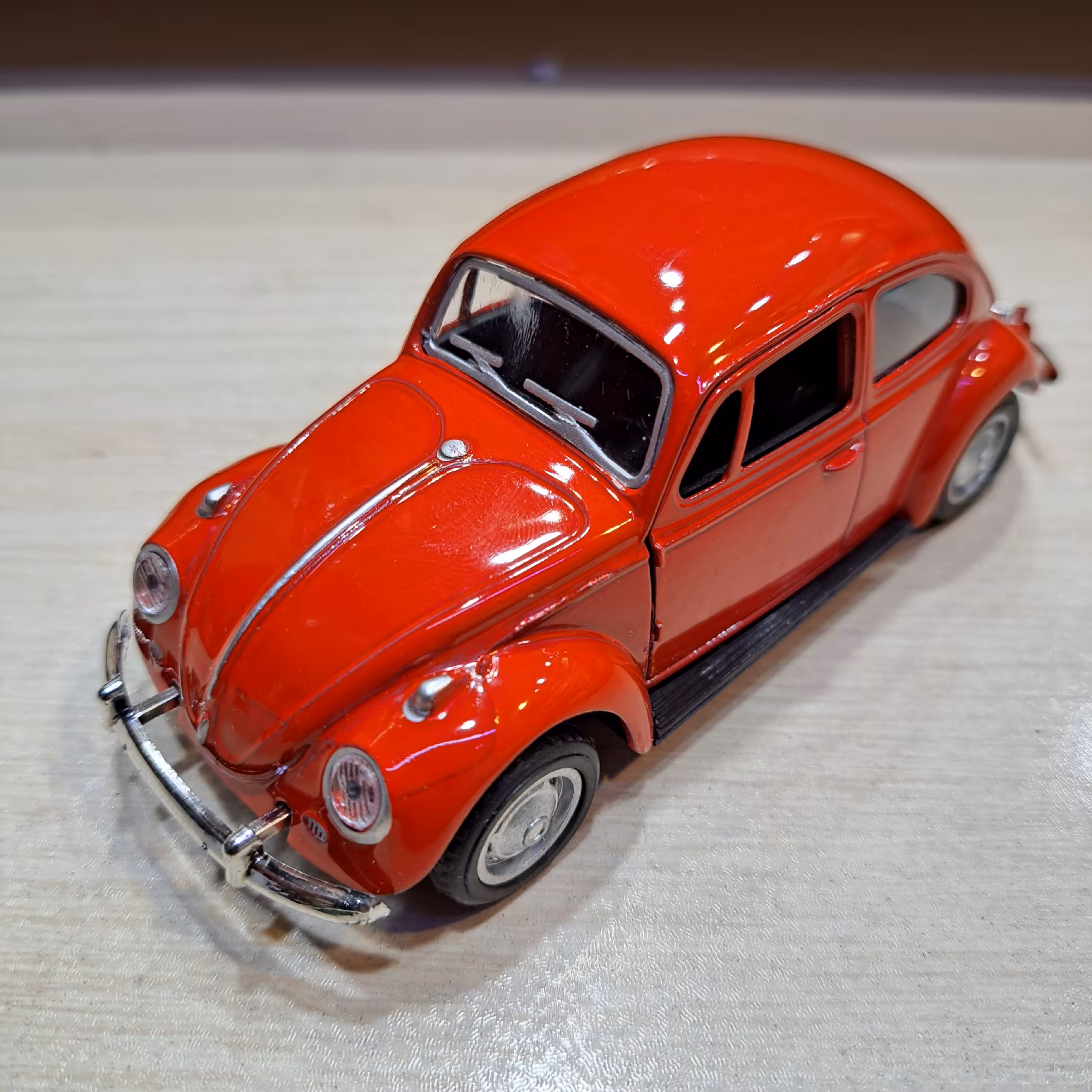 ماکت فولکس فلزی نوستالژی عقب کش فله برندمتفرقه بدون صدا طول 8 سانت درب بازشو