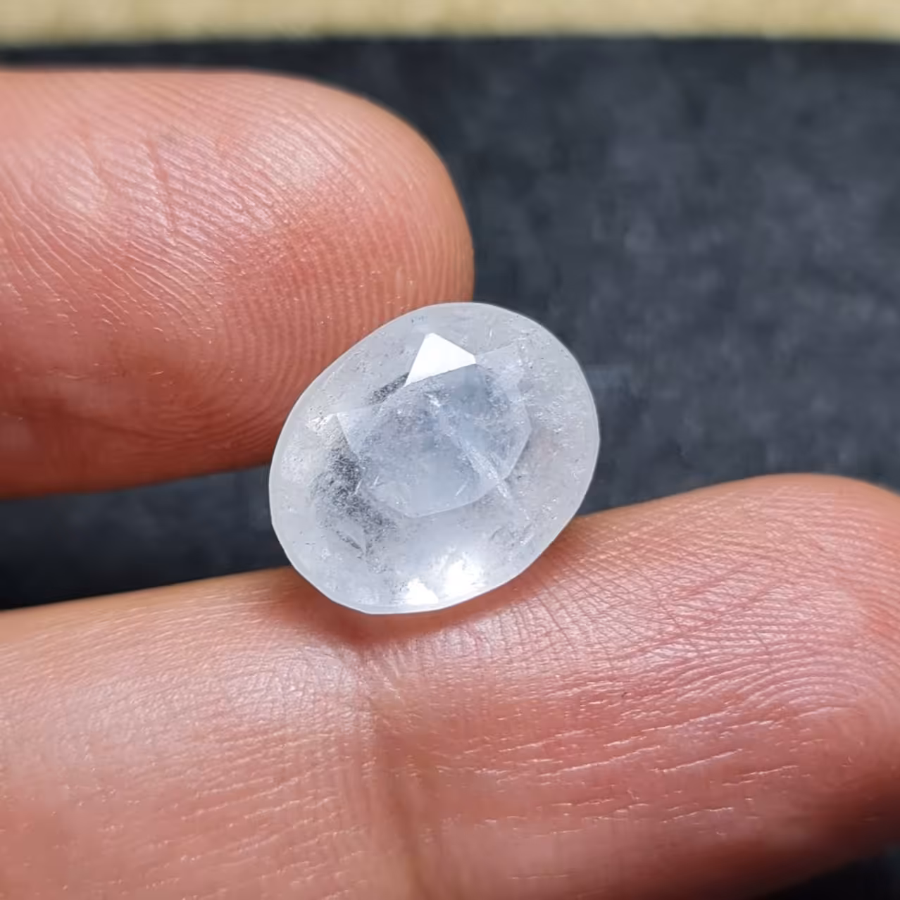  نگین زیبای سنگ طبیعی توپاز سفید معدنی با وزن 9 قیراط 
کد 28718
