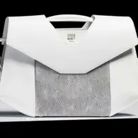 کیف دستی زنانه دست دوز با چرم طبیعی بسیار شیک وزیبا  سایز بزرگ قابل سفارش با رنگ مشکی ،عسلی  طرح دار وساده  (پس کرایه)