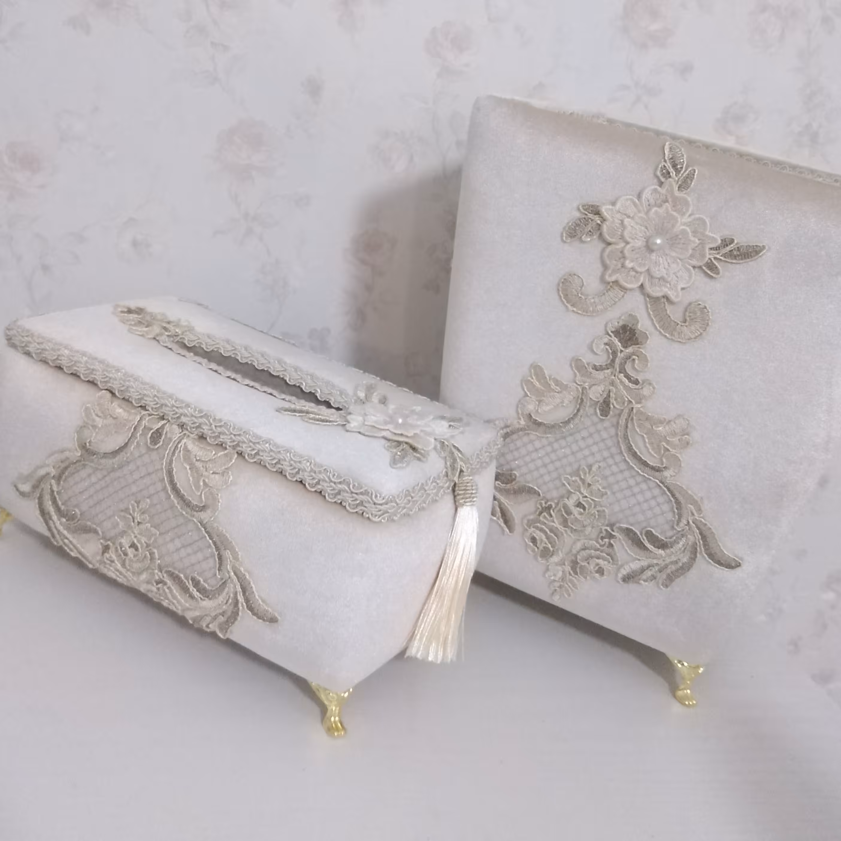 سطل آشغال و جادستمال کاغذی