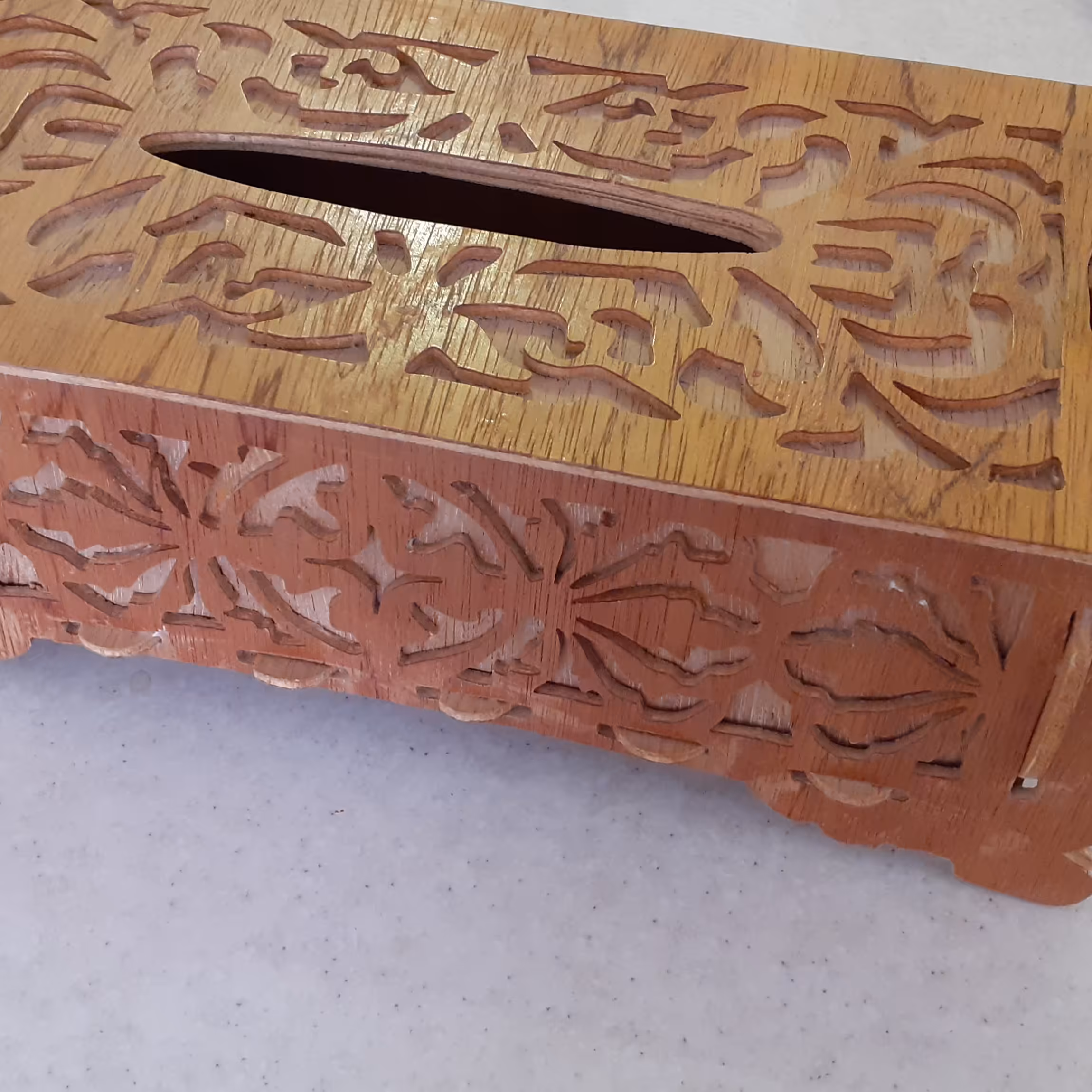 جا دستمالی چوبی قهوه ای روشن  کار دست