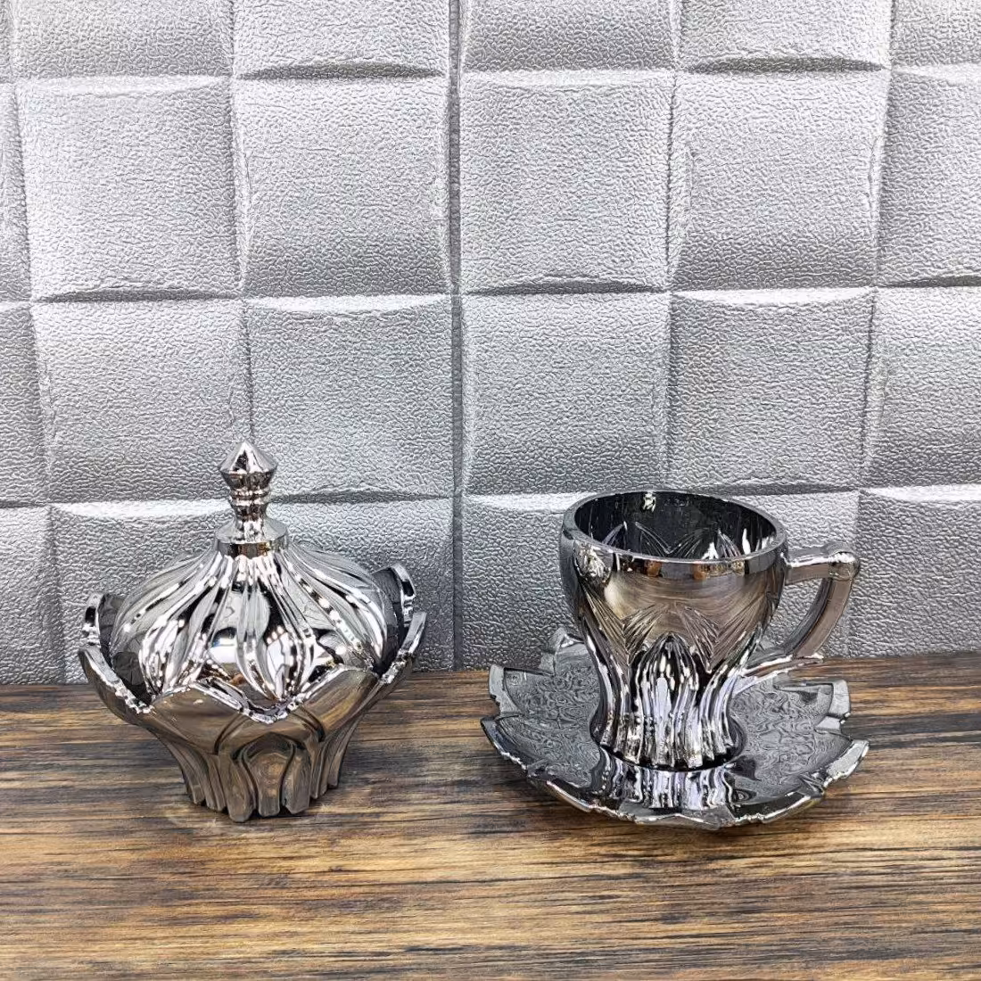 سرویس،چایخوری  در دو طرح هزینه ارسال پس کرایه میباشد 