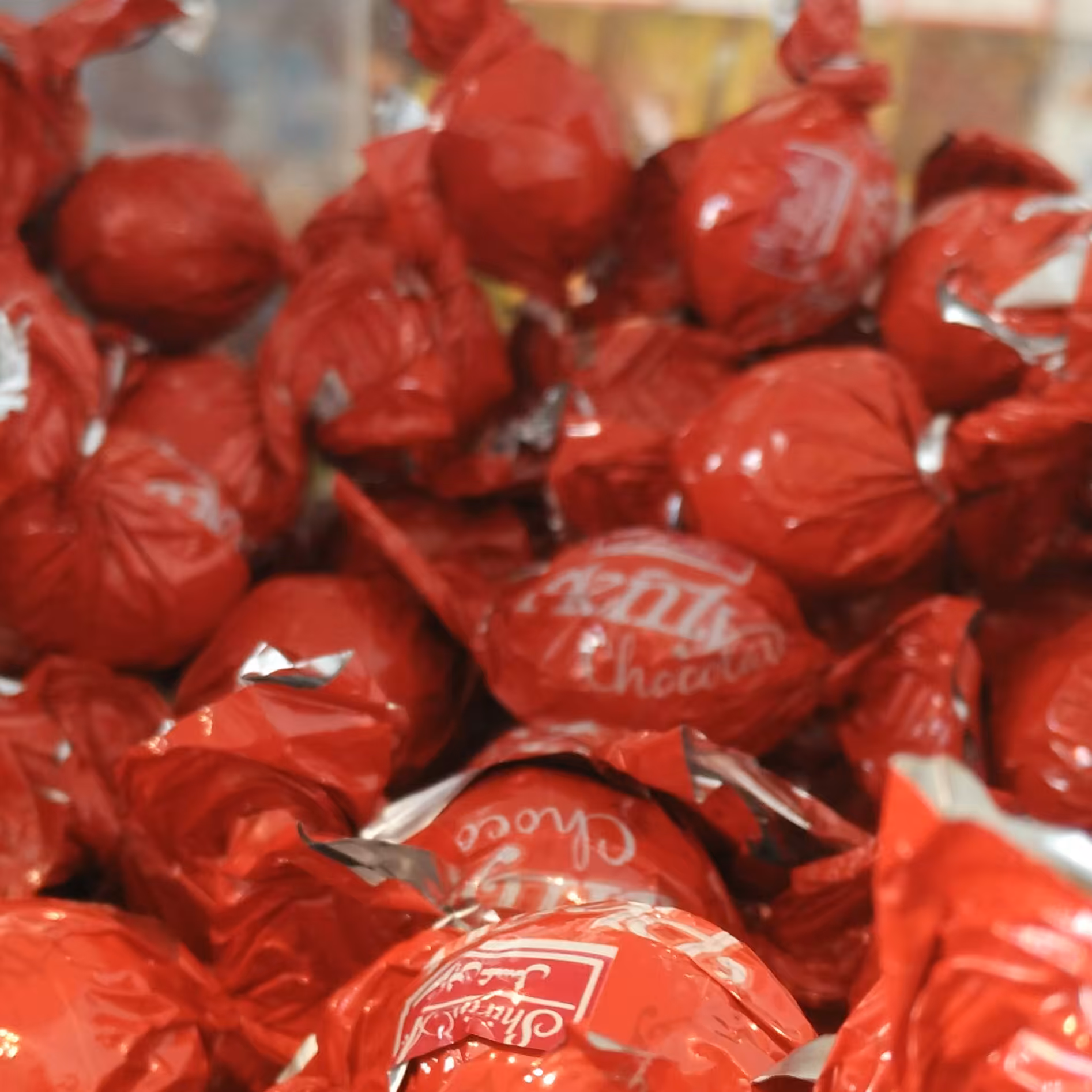 Plenty شکلات پلنتی قرمز با طعم فندق