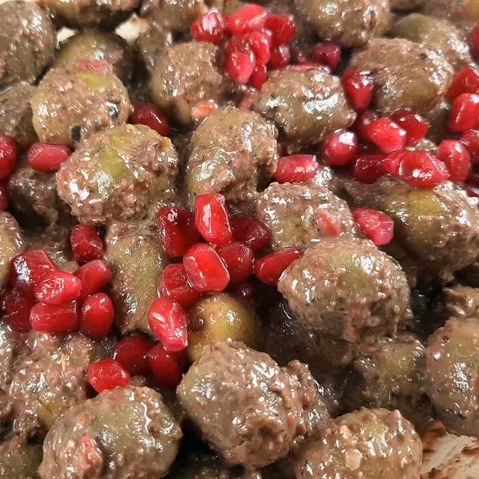 زیتون پرورده ( ارسال رایگان 4 کیلوگرم ) ویژه اعلا طارم  با زیتون شکسته روغنی 