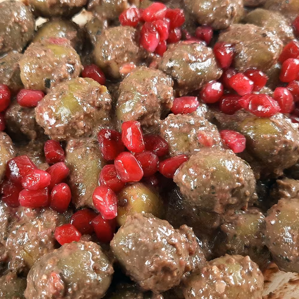 زیتون پرورده ( ارسال رایگان 4 کیلوگرم ) ویژه اعلا طارم  با زیتون شکسته روغنی 