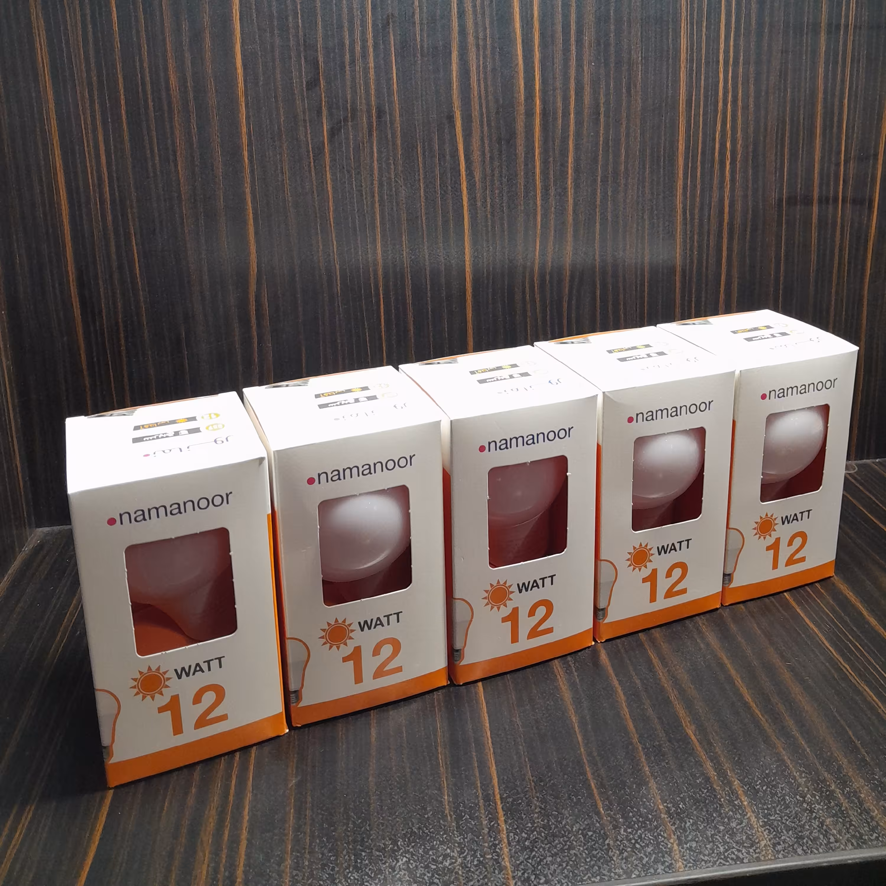 لامپ 12 وات حبابی نمانور با گارانتی 15 ماهه تعویض در رنگ های مهتابی افتابی صدفی در بسته 1عددی