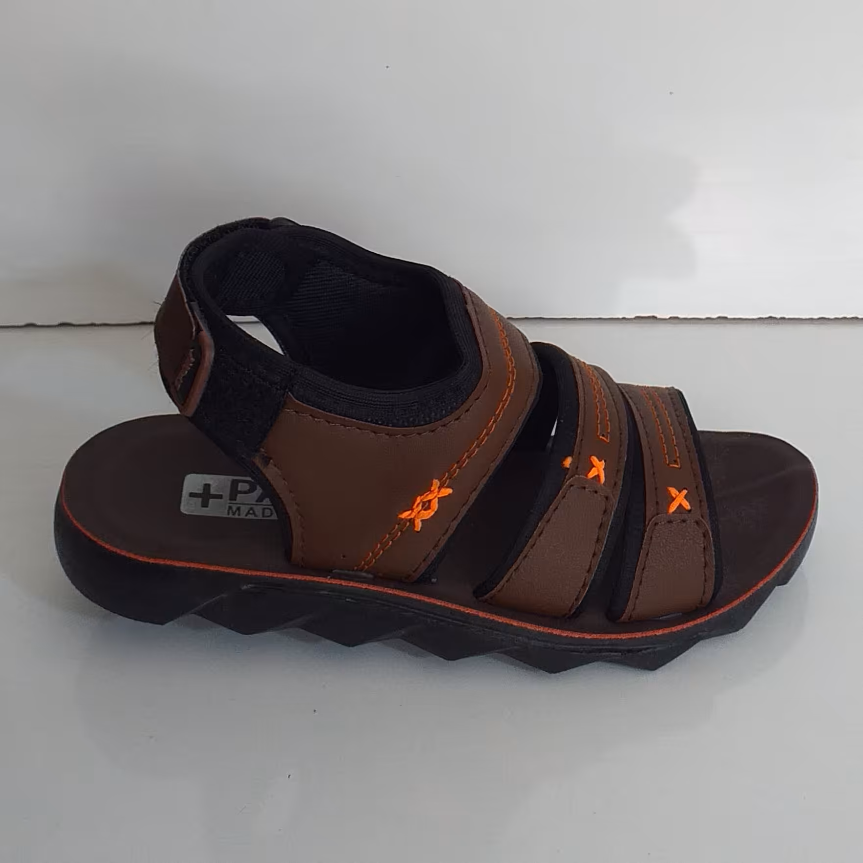 کفش پسرانه مدل صندل طبی پسرانه کد 4 قهو ه ای با زیره پی یو و تزریق مستقیم (30تا35)