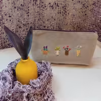 کیف لوازم آرایشی یا جامدادی پارچه ای