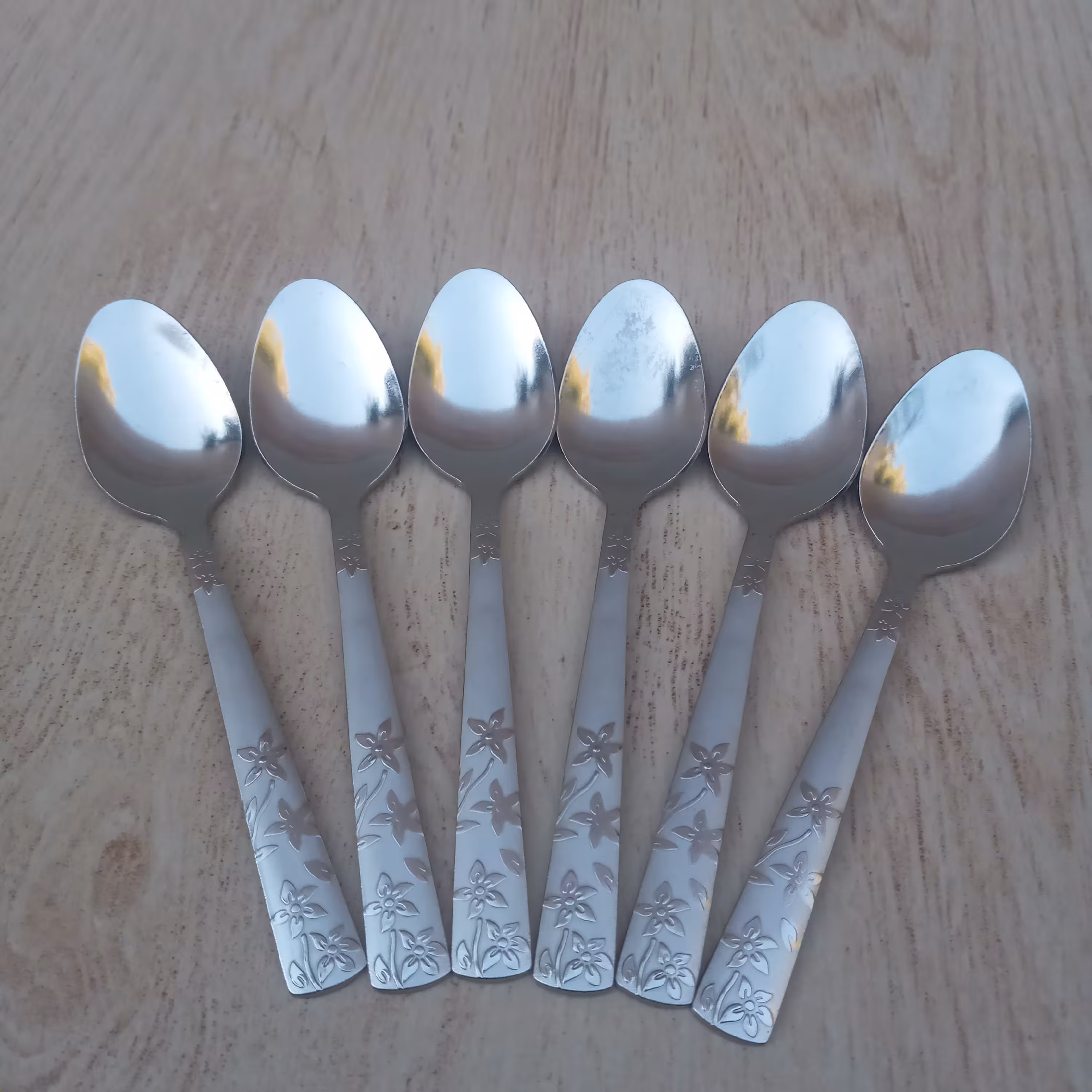 قاشق چایخوری طرح گل ریز 6 عددی جنس فولاد ضد زنگ ضخامت 2 میل (قاشق چایی خوری ) (قاشق چای خوری )