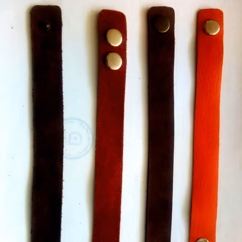 دستبند چرم نازک رنگی