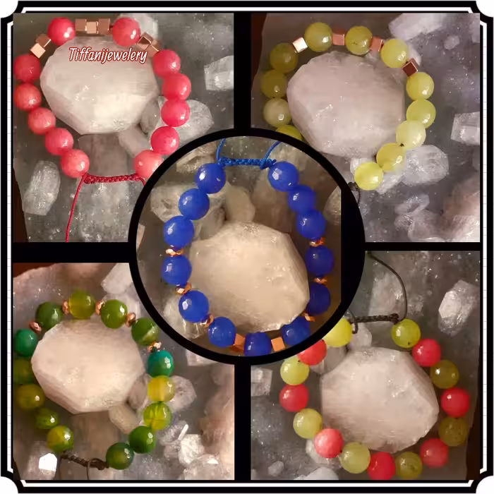 دستبندسنگ اصل عقیق  رنگی با بند کشویی که به راحتی قابل تغییر سایز هست 