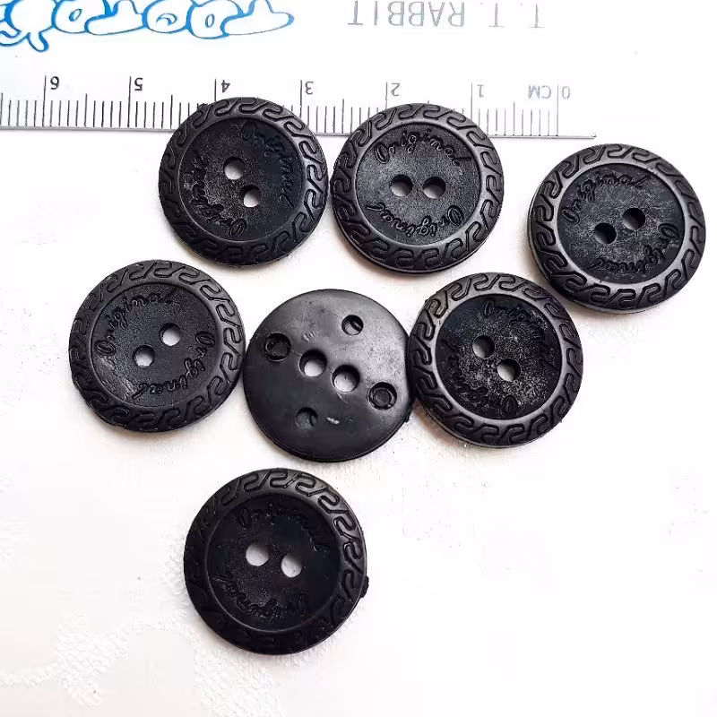 دکمه مشکی قطر دو سانت(بسته 7 عددی)