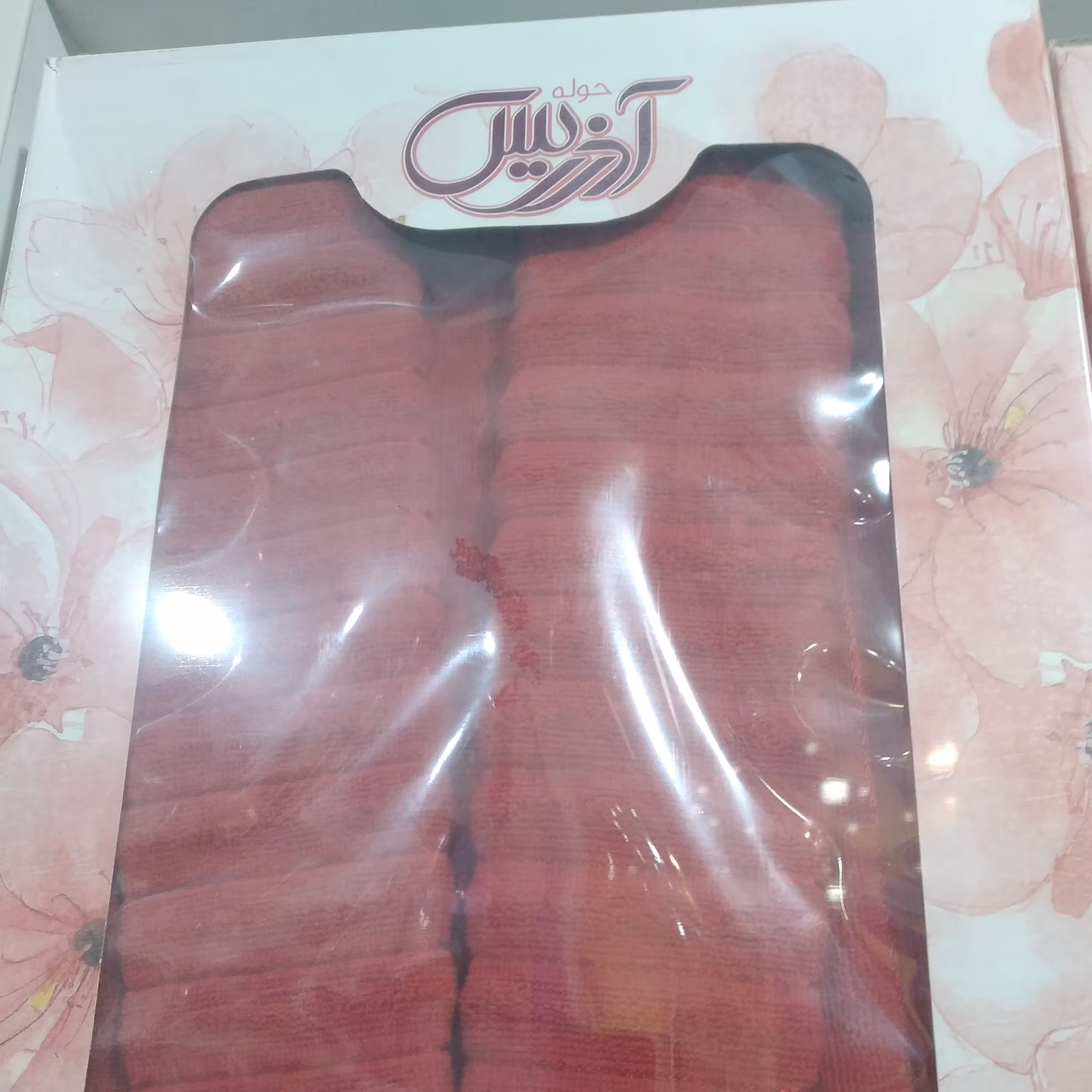 حوله جعبه ی سایز  لارج یا125سانتی متر باکلاه تن پوش داخل جعبه جنس مرغوب کیفیت عالی