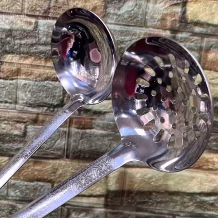 ملاقه استیل بلند دسته چوبی حرفه ای