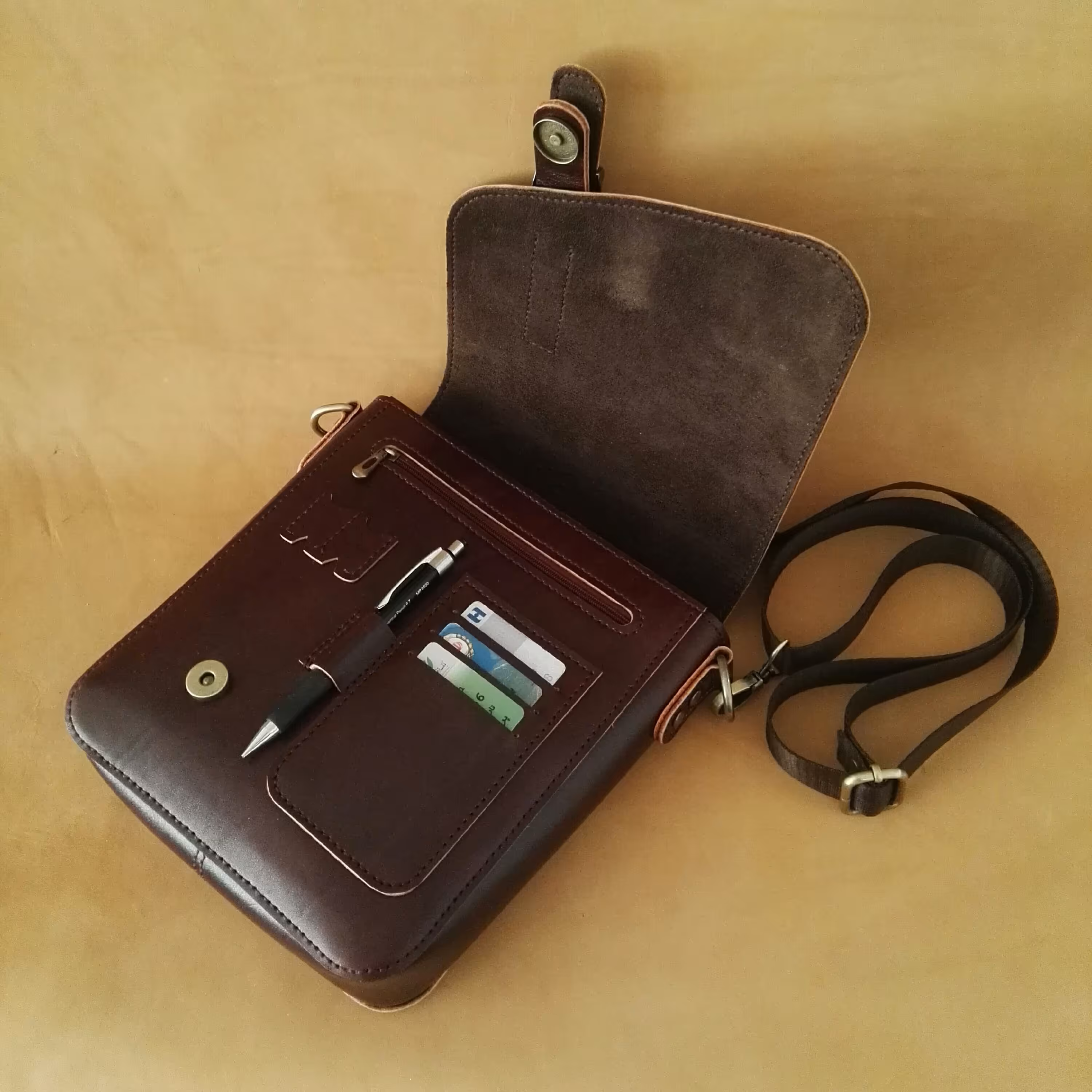 کیف دوشی چرم طبیعی درجه یک دست دوز 