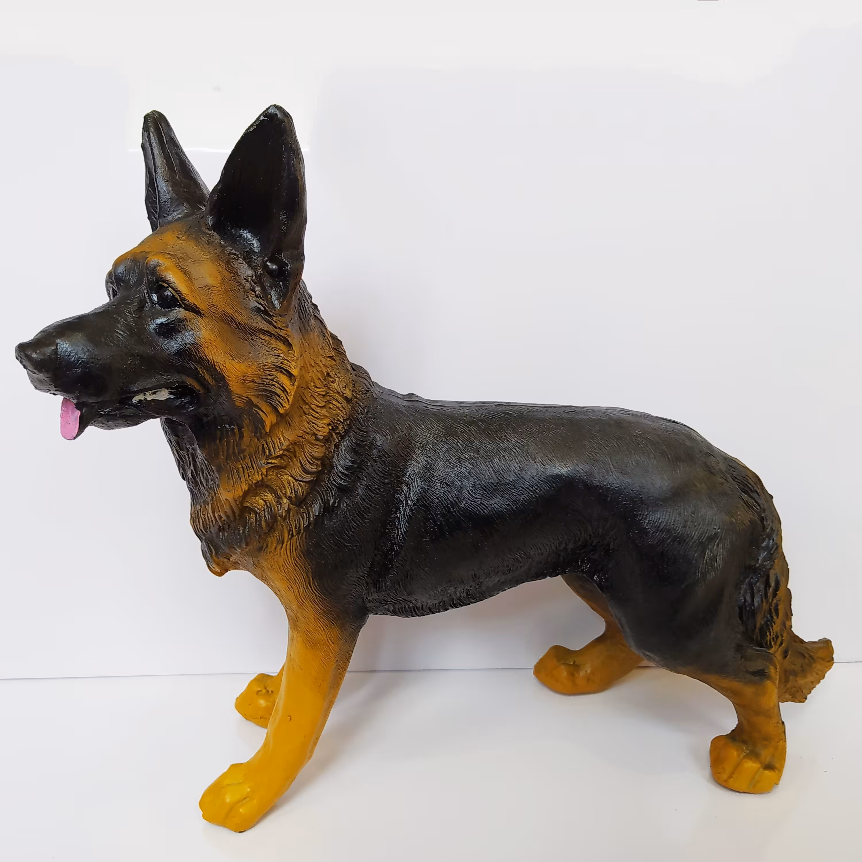 مجسمه تندیس سگ ژرمن دکوری سایز بزرگ طول 36 سانتی مناسب دکور دامپزشکی