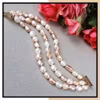 دستبند مروارید باروک سه ردیفه با قفل و متریال استیل رنگ ثابت و ارسال رایگان ( یاقوت گالری)