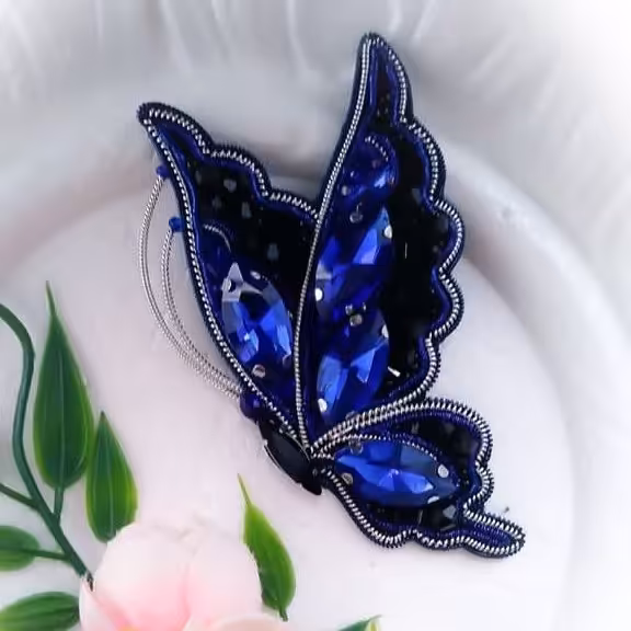 گلسینه جواهردوزی دست دوز پروانه نیم رخ مناسب هدیه روز مادر و روز زن