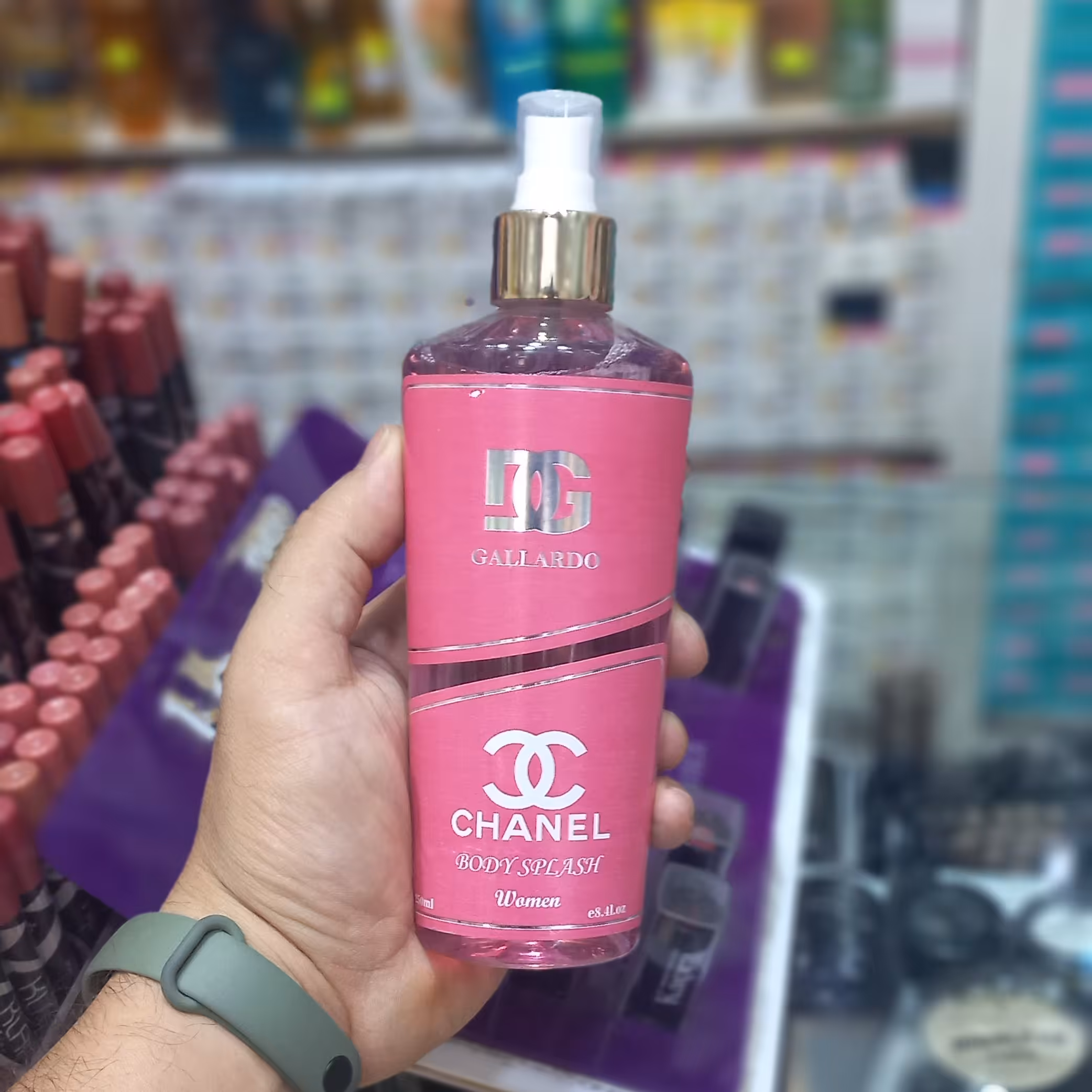 بادی اسپلش اسپرس خوش بو کننده بدن گالاردو رایحه چنس شنل زنانه