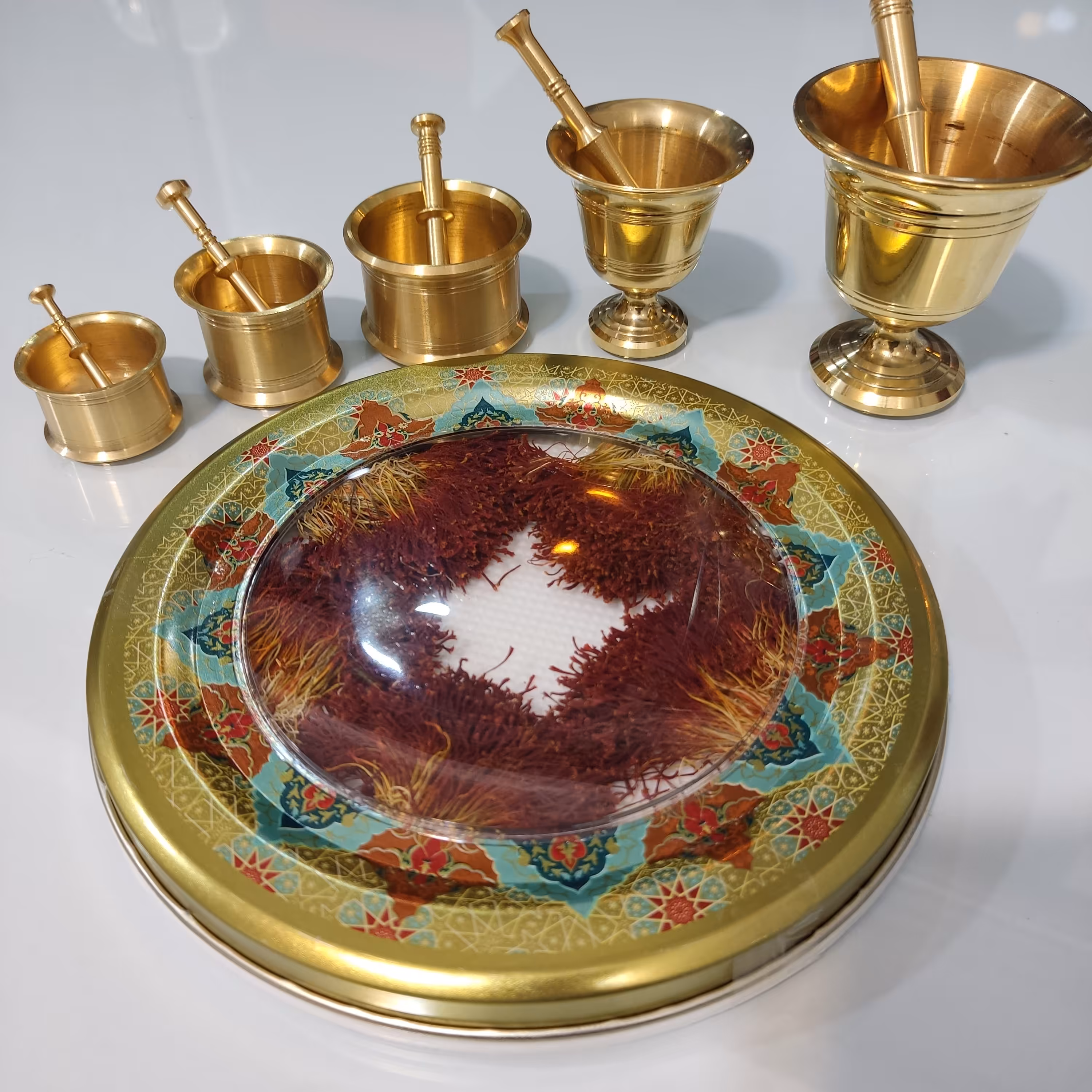 زعفران دختر پیچ