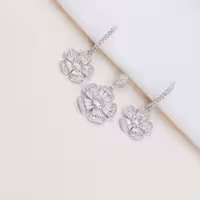 نیم ست نقره طرح گل پنج پر نگین باگت خور کد 1667