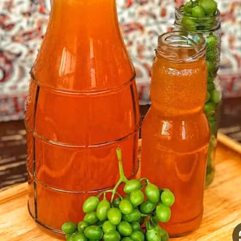 اب غوره طبیعی تهیه شده از  غوره تازه  کاملا سالم وطبیعی