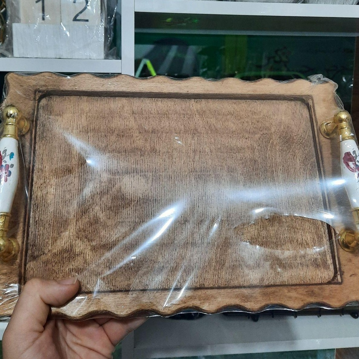 سینی چوب چندلایه روسقابل تمیزشدن با آب طرح دالبری با دسته های گل سرخی