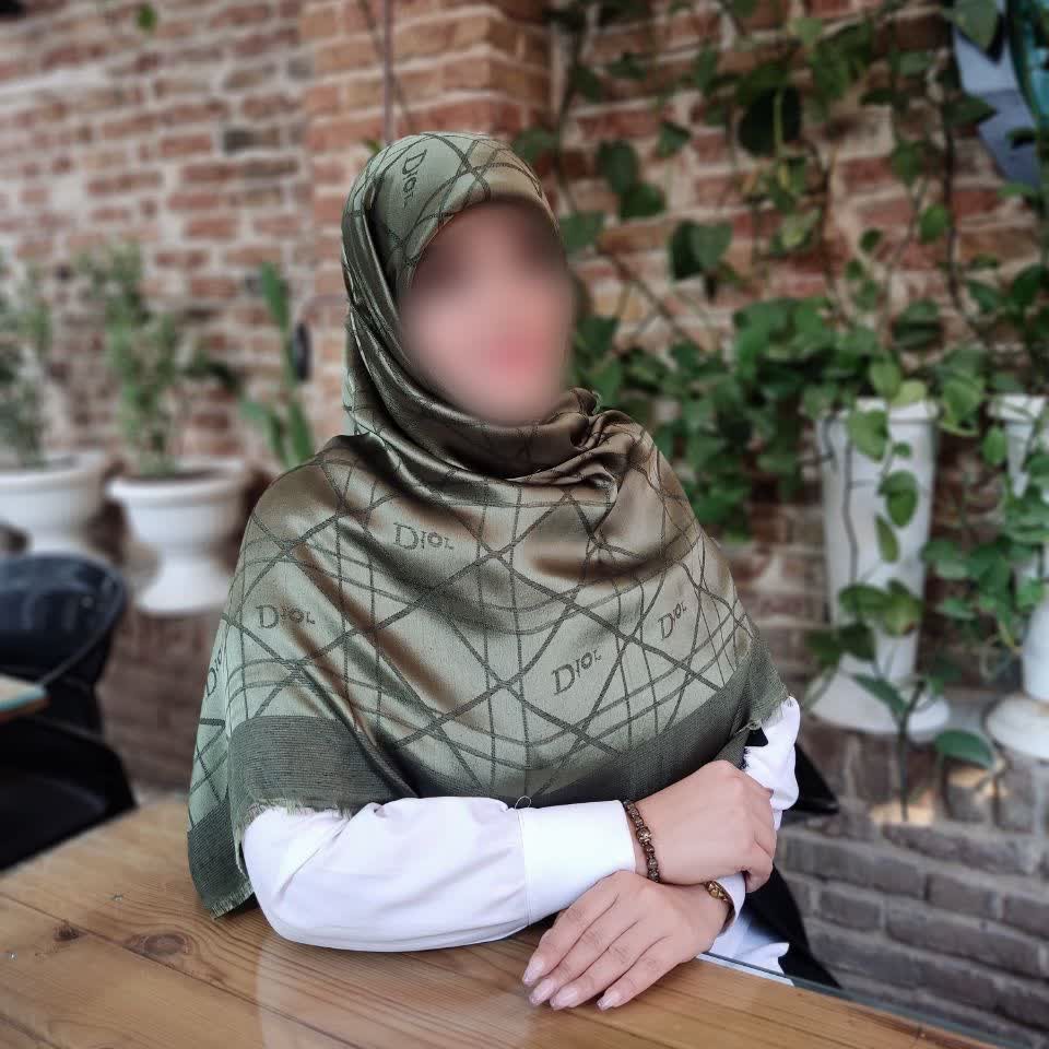 روسری نخ ابریشم ژاکارد دو رو لمه دار قواره 140 ریشه پرزی وارداتی اصلا سر نیست