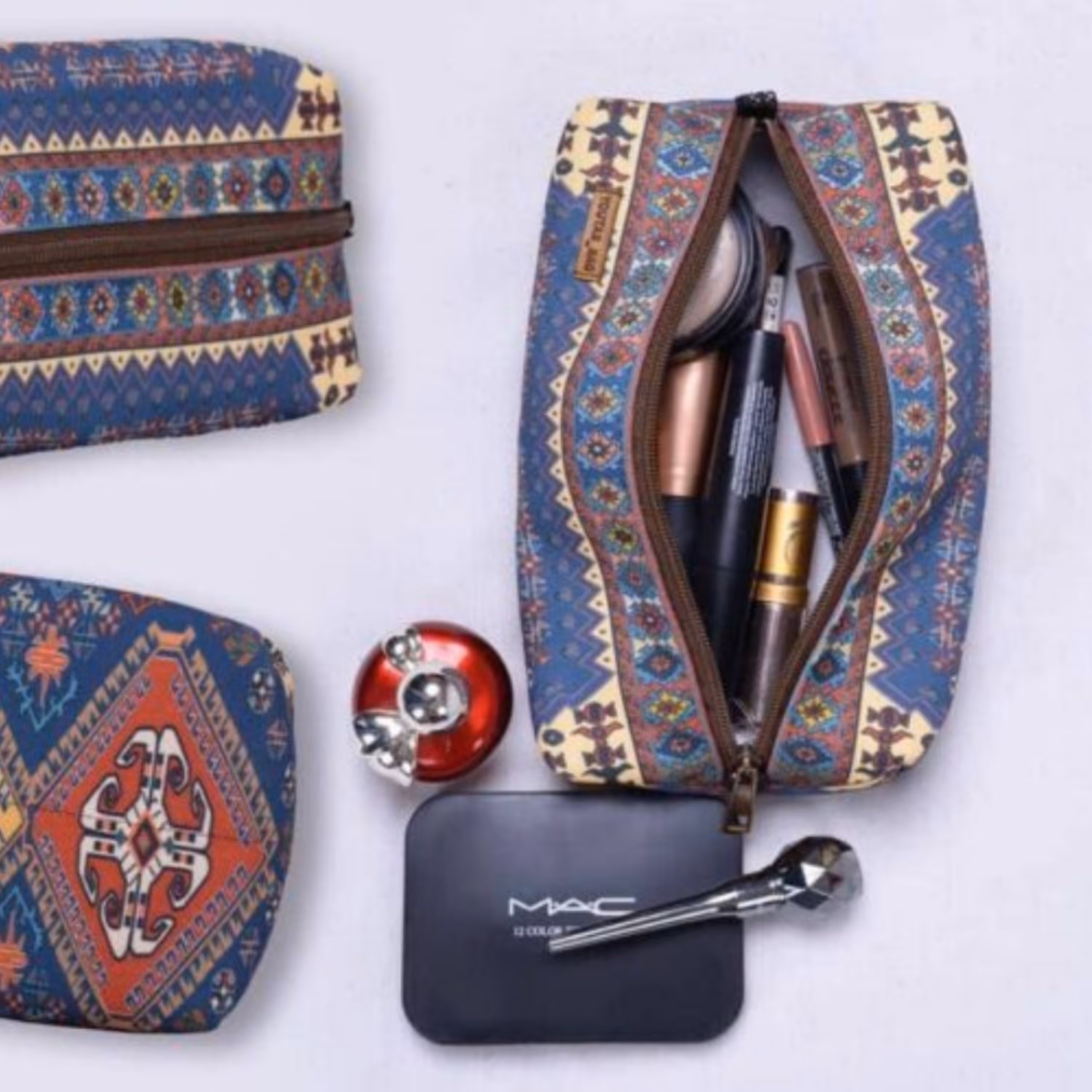 کیف آرایشی و جامدادی با طرح های متنوع و قابل شستشو