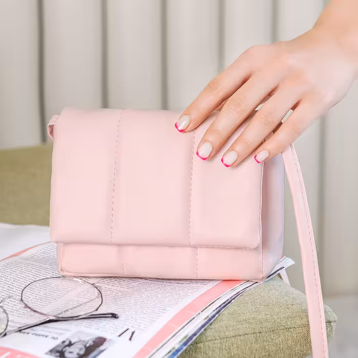 کیف نیکل
جنس.چرم مصنوعی
ابعاد.طول.16cm.ارتفاع 12cm
جاکارتی.1 عدد
نحوه بسته شدن.مگنتی
طول بند102
بند بلند دارد