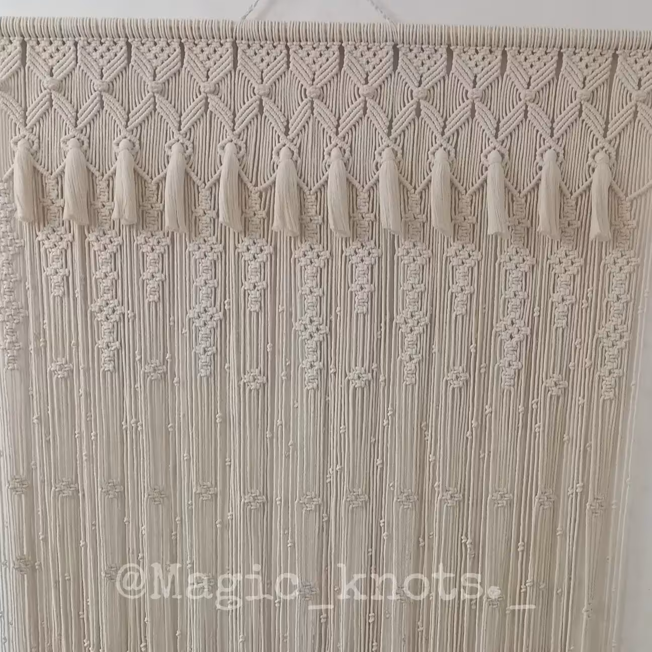 پرده جلوی پنجره مکرومه