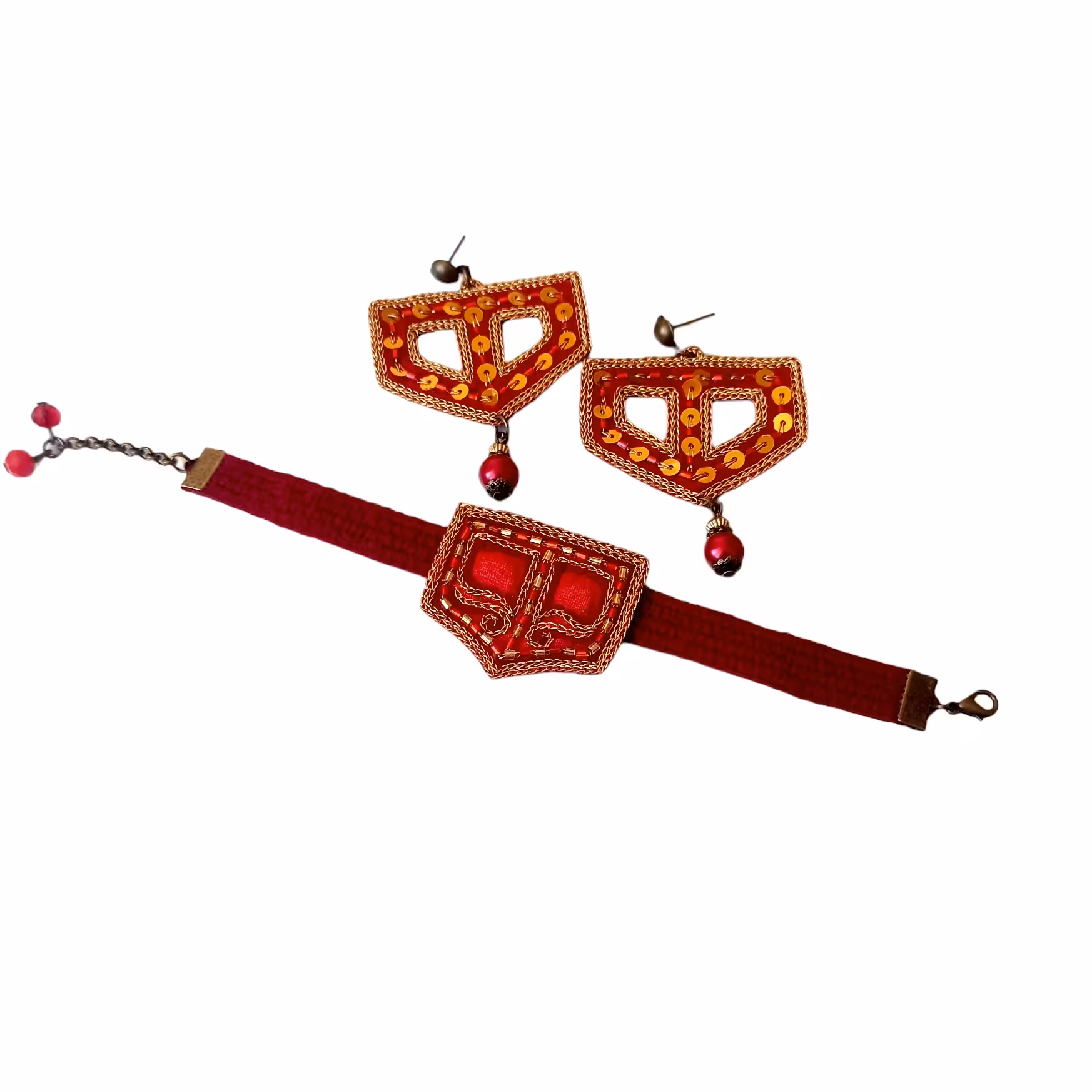 ست گوشواره و دستبند