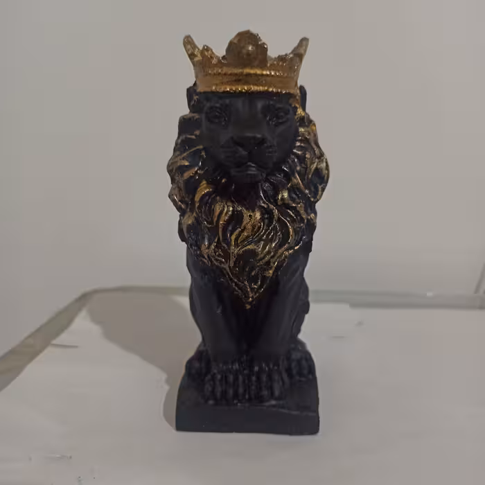 مجسمه شیر نشسته  مجسمه شیر سلطان جنگل نشان قدرت  جنس پلی استر  بسیار زیبا و شیک