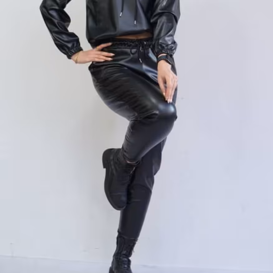 ست تمام چرم 

تک رنگ 

کیفیت عالی 

