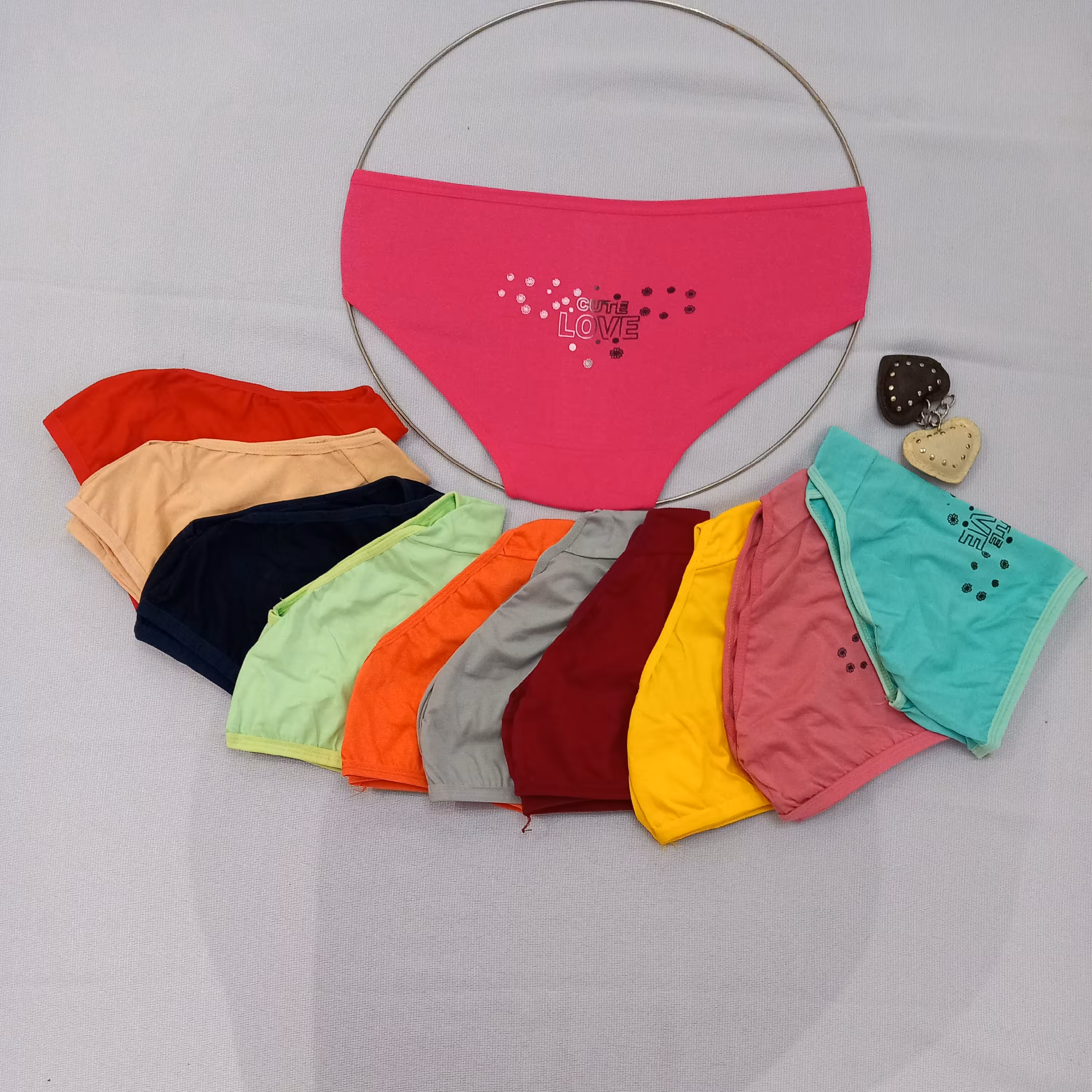 شورت زنانه نخی  طرح   LOVE سایز . 46. 48   xxl