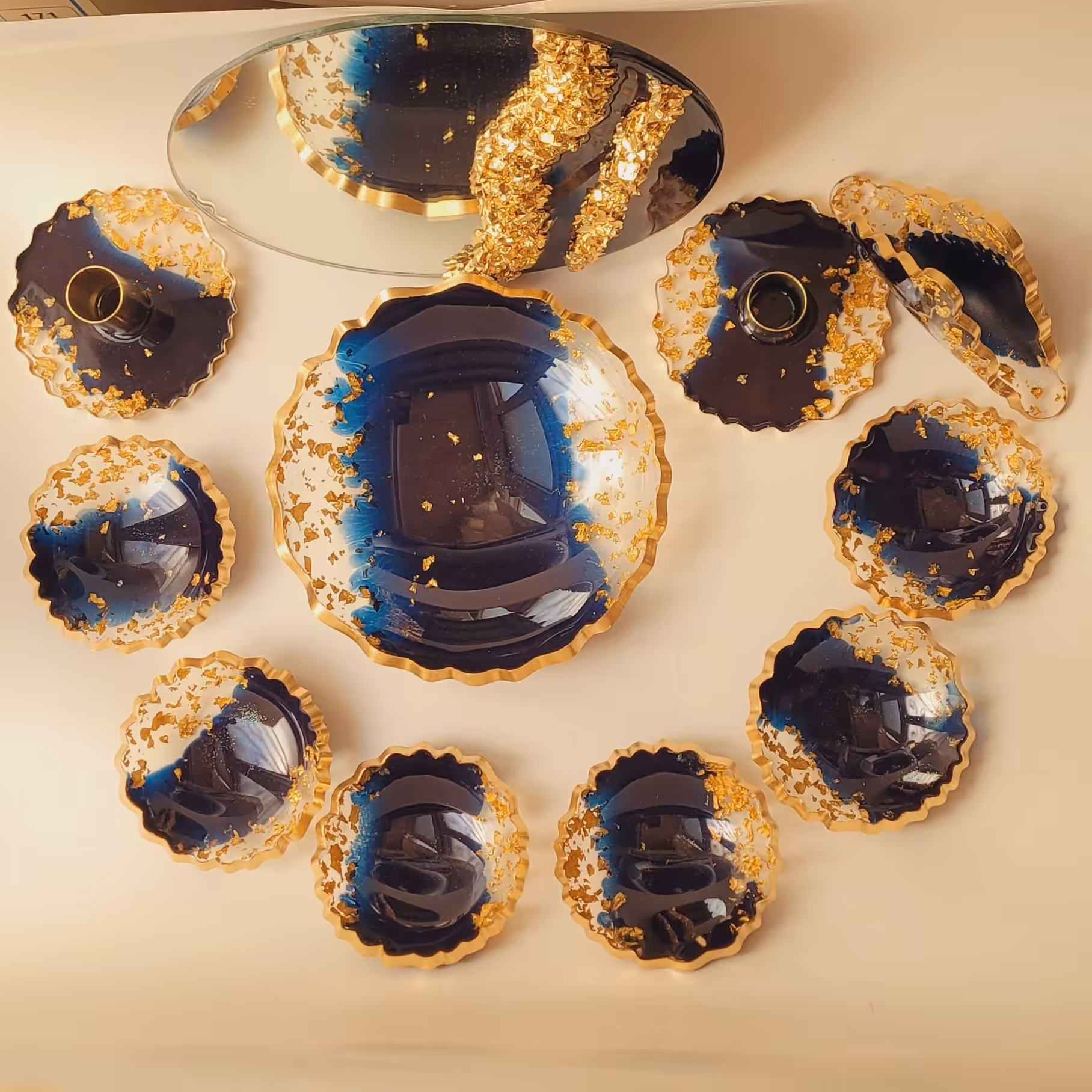 ست هفت سین و اینه  قطر 20 سانت به همراه 2عدد جاشمعی و 1عدد جا دستمال وکاغذی و یک عدد کاسه تخم مرغ قطر 20 سانت