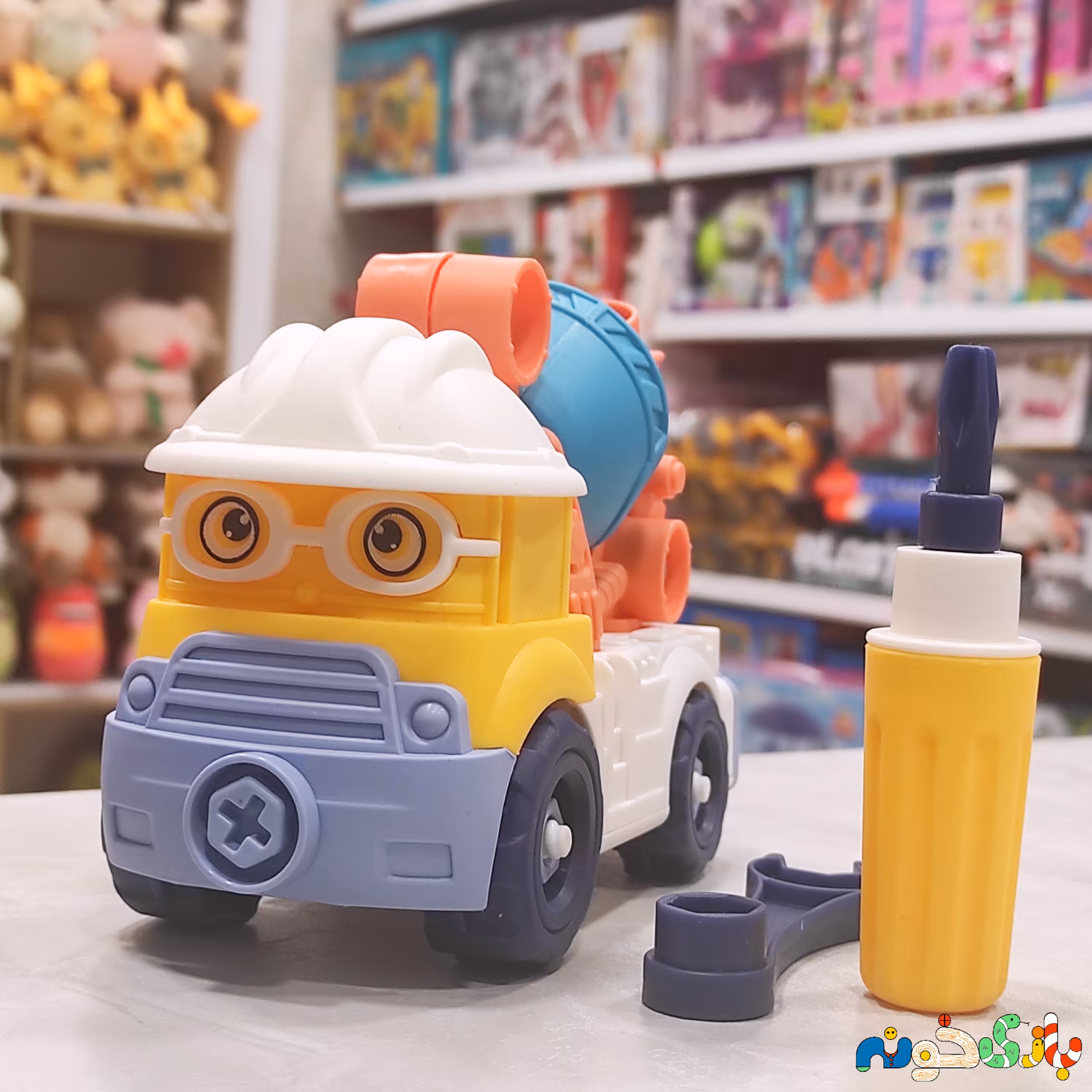 اسباب بازی ماشین پیچ و مهره ای طرح شخصیت وارداتی ابعاد 14 در 10 سانت 