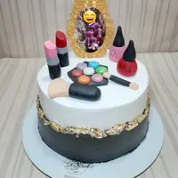 کیک باتم ارایشگر